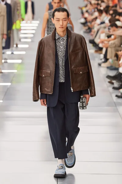 Look 15